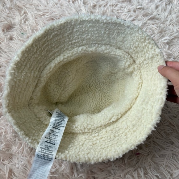 Disney Alice in Wonderland Checkered Bucket Hat Fleece Lined Black White - Picture 4 of 5